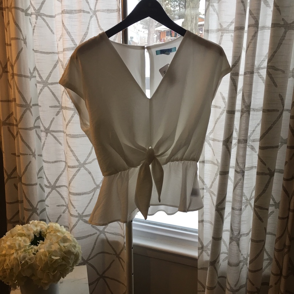 She & Sky silky white keyhole back peplum blouse S